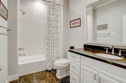 $999,900 | 803 Blackshire Lane, Houston, TX 77055