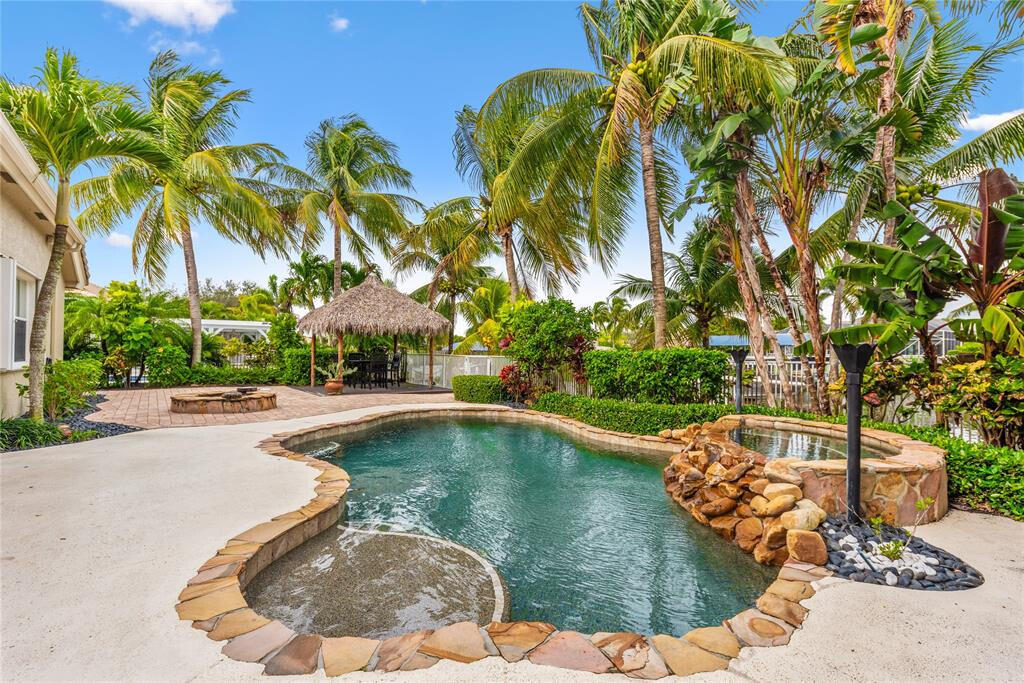 563 Southwest Lost River Road Stuart, FL 34997 - Photo 6 of 51 20240320162804856970000000-o