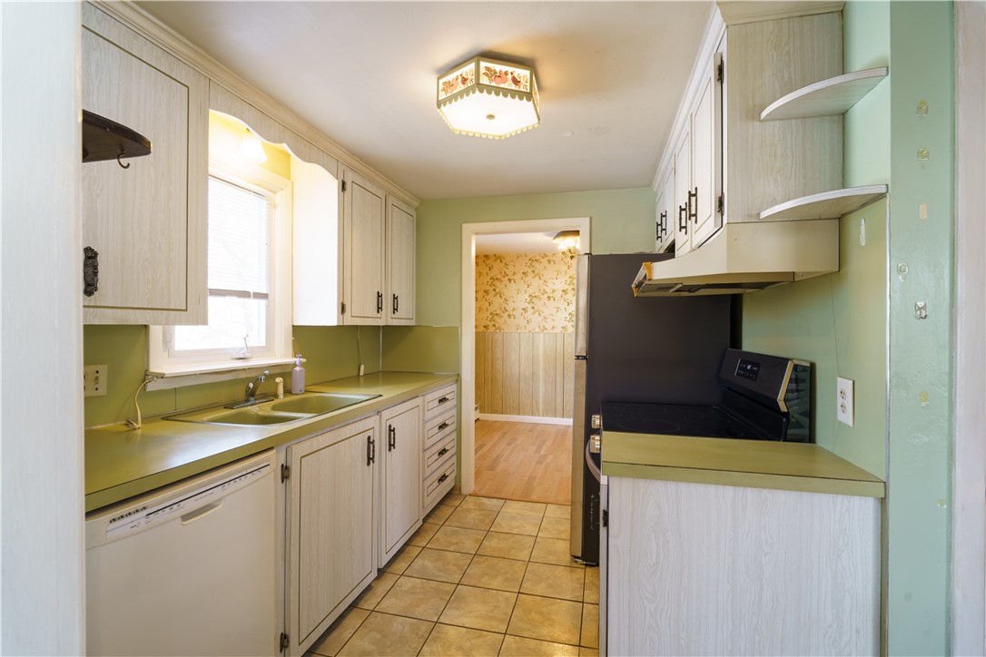 6 Sheffield Avenue Coventry, RI 02816 - Photo 7 of 34