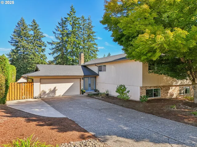 $629,000 | 17900 Monticello Drive, Gladstone, OR 97027