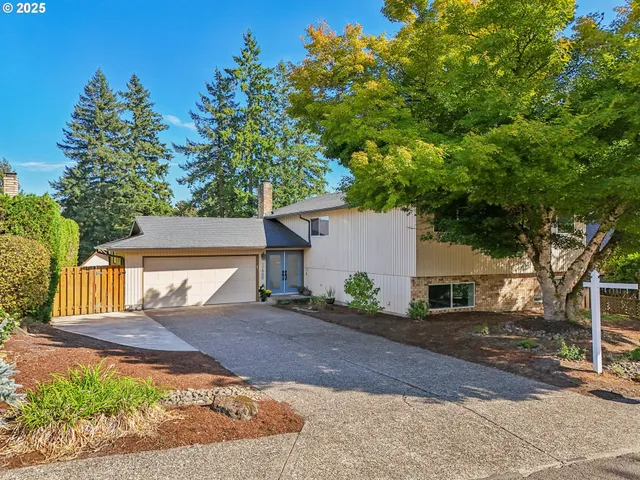 $629,000 | 17900 Monticello Drive, Gladstone, OR 97027