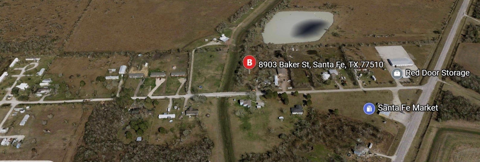 8903 Baker Street Santa Fe, TX 77510 - Photo 12 of 14 a bathroom with a mirror
