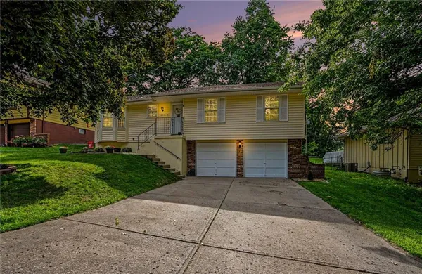 $225,000 | 204 North Holder Road, Independence, MO 64050