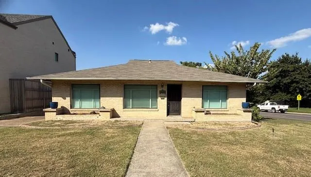 a view of a house with outdoor space