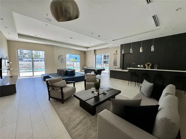 $800,000 | 1010 Southwest 2nd Avenue, Unit 603, Miami, FL 33130