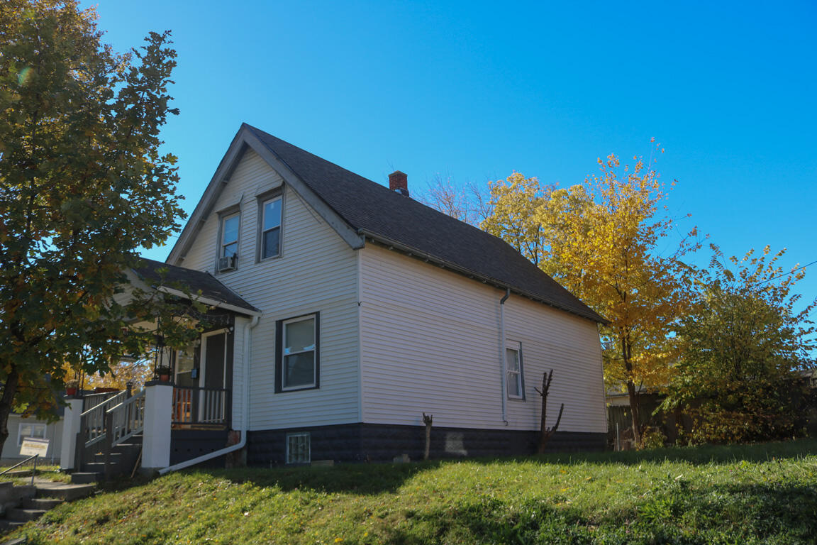 2667 North 36th Street Milwaukee, WI 53210 - Photo 2 of 28 Front