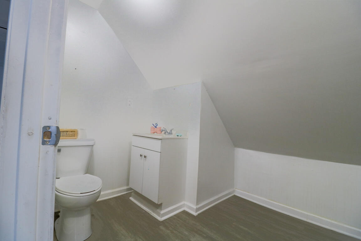 2667 North 36th Street Milwaukee, WI 53210 - Photo 22 of 28 Full Bathroom