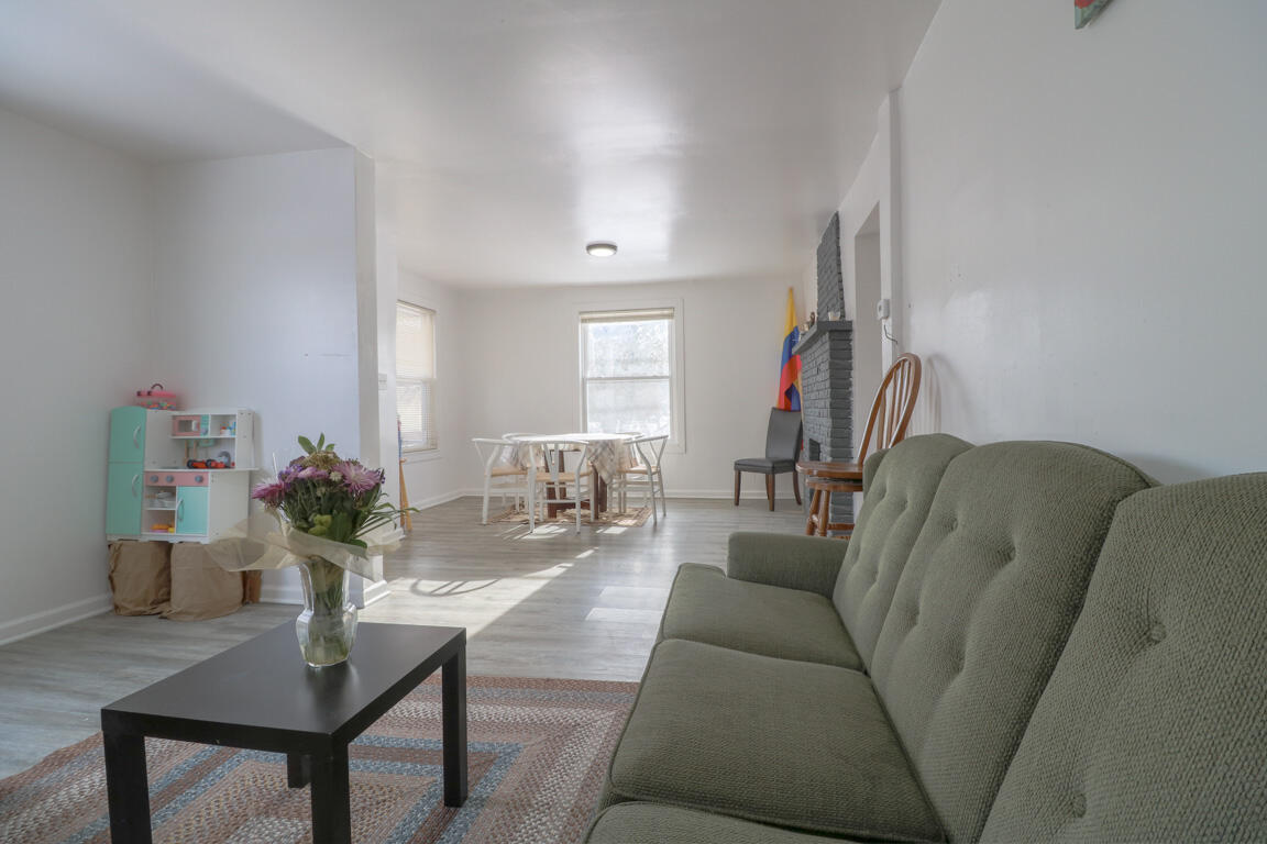 2667 North 36th Street Milwaukee, WI 53210 - Photo 4 of 28 Living Room