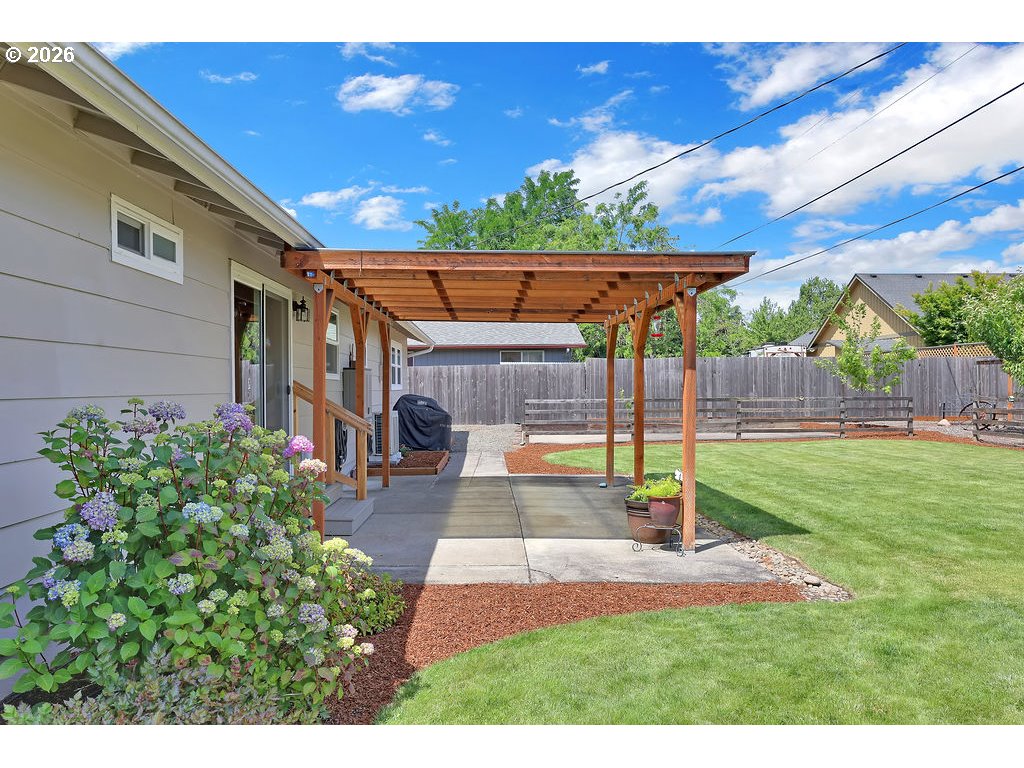 1027 Longridge Drive Springfield, OR 97478 - Photo 35 of 43