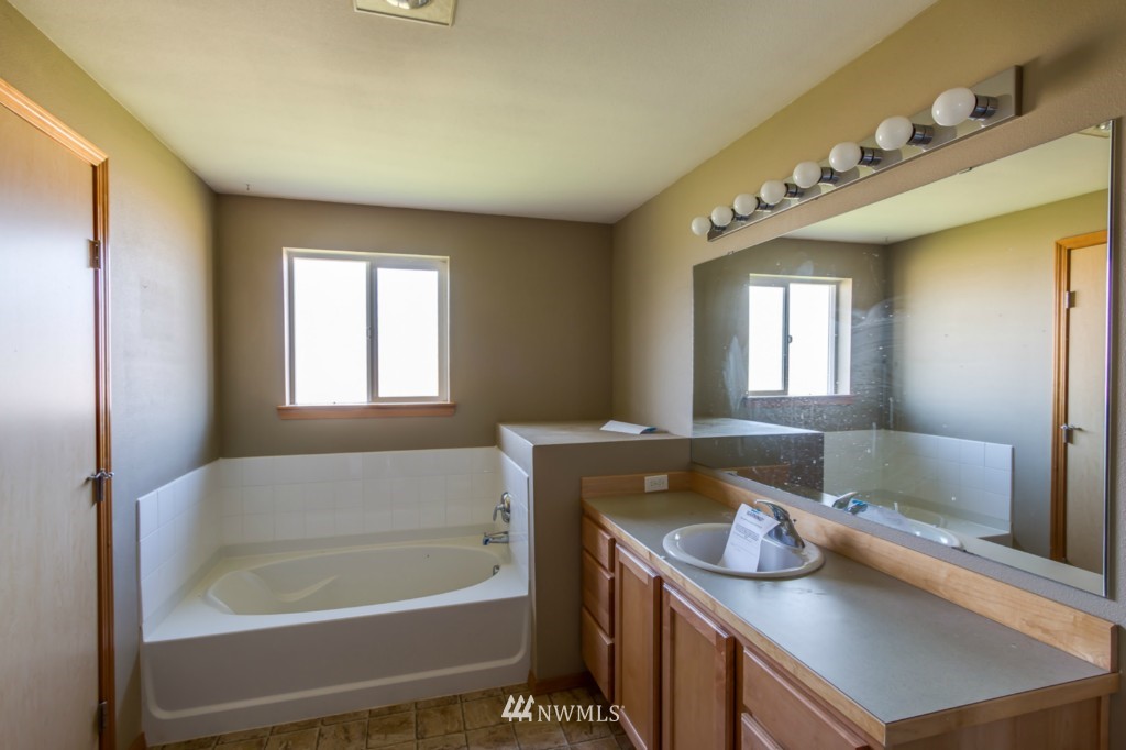 144 North Welcome Slough Road Cathlamet, WA 98612 - Photo 8 of 14 Gallery Image 8