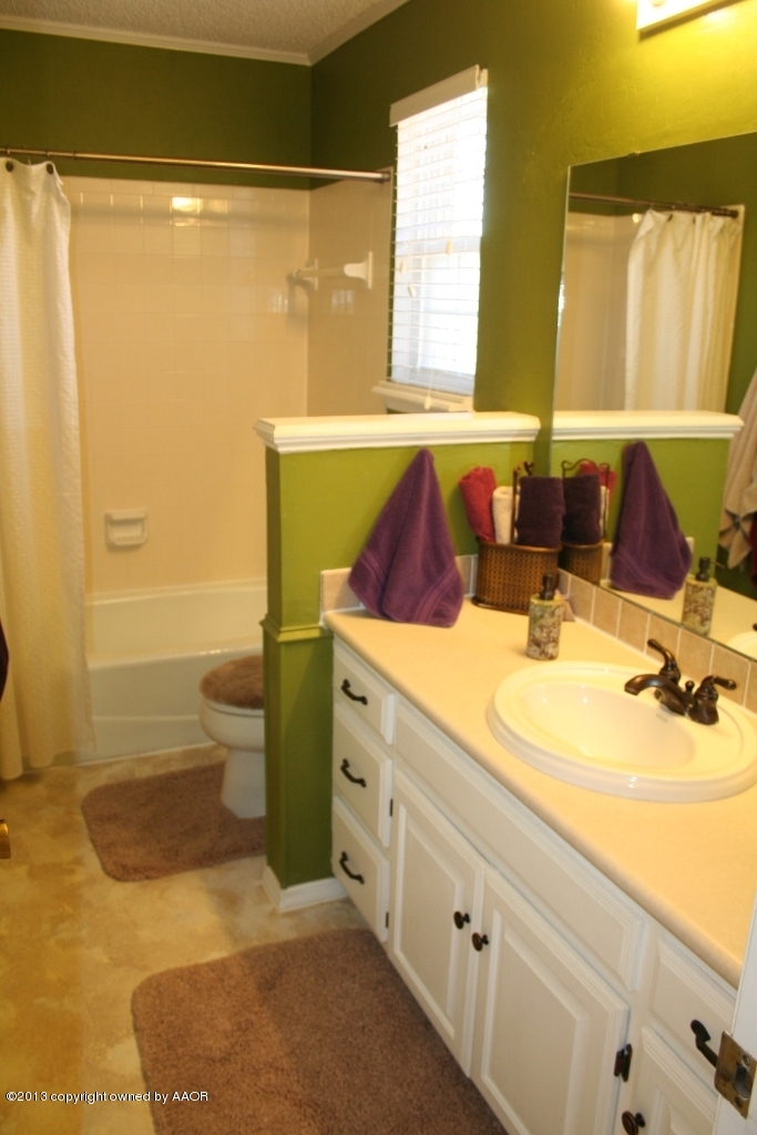 6401 Drexel Road Amarillo, TX 79109 - Photo 12 of 54 BATH 2