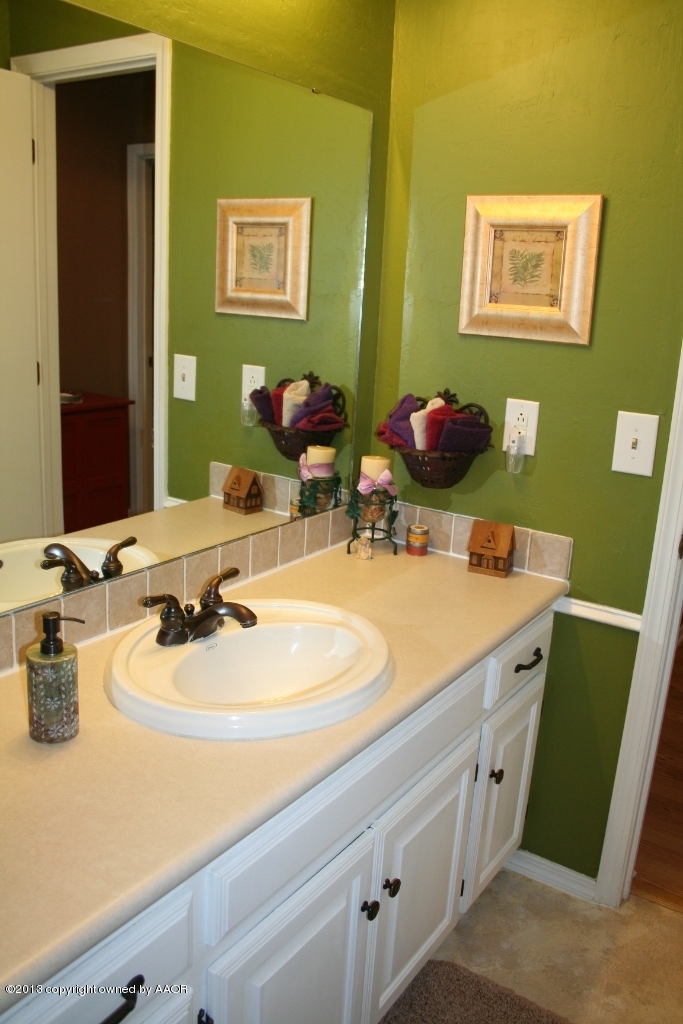 6401 Drexel Road Amarillo, TX 79109 - Photo 13 of 54 Bath 2 (2)
