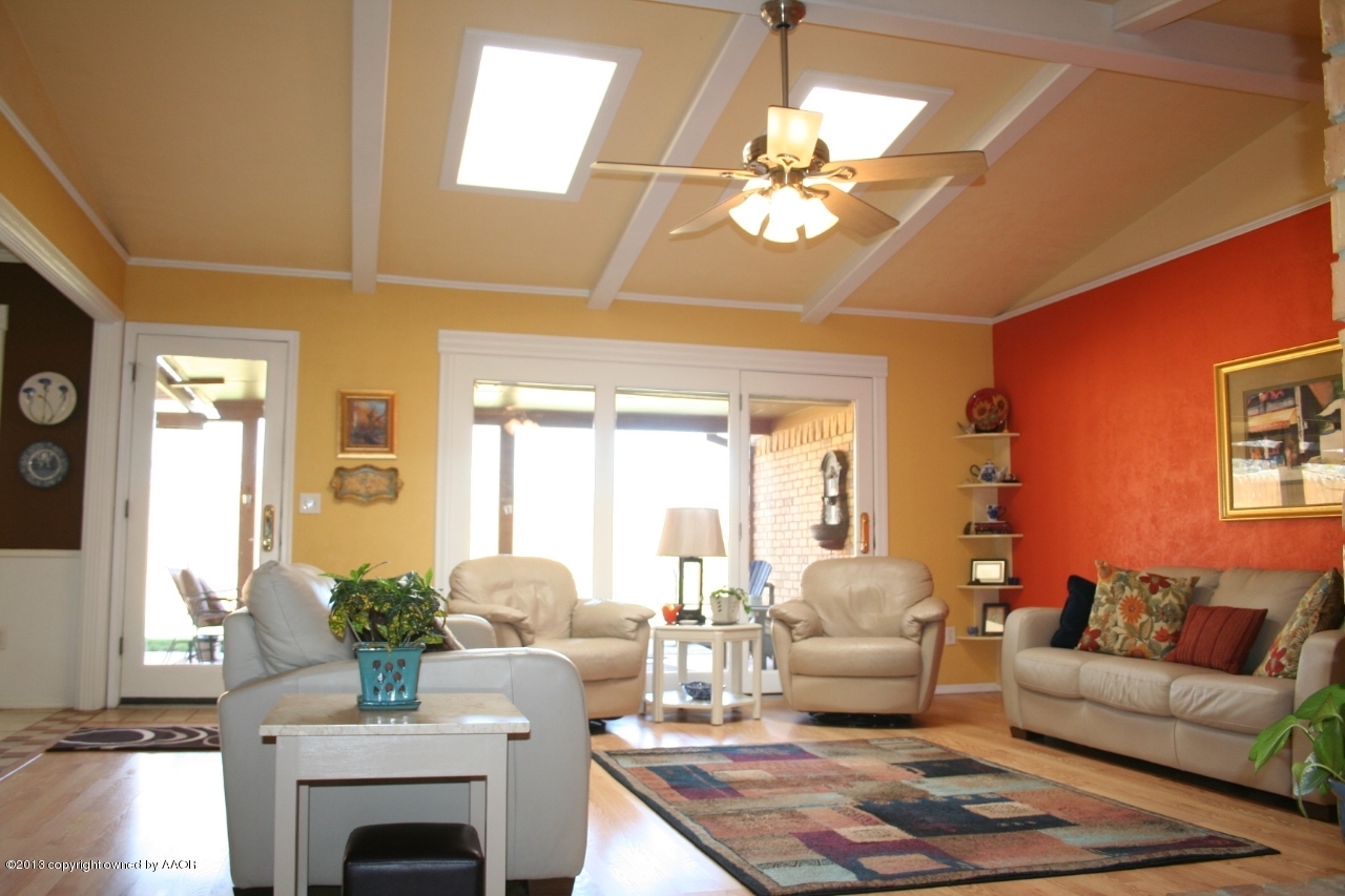 6401 Drexel Road Amarillo, TX 79109 - Photo 25 of 54 LIVING SKYLIGHT