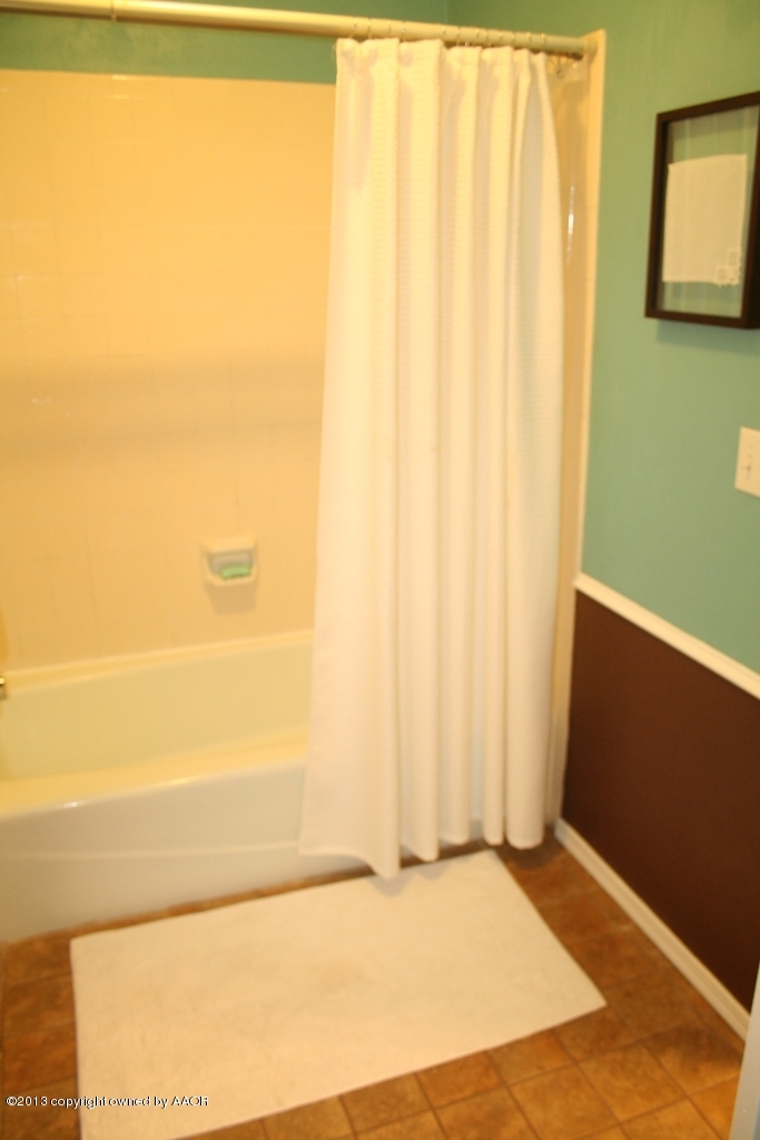 6401 Drexel Road Amarillo, TX 79109 - Photo 29 of 54 M SUITE BATH (2)
