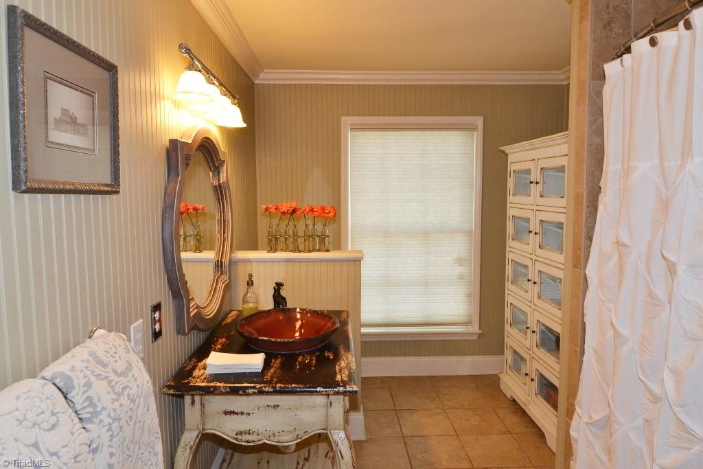 1901 Rolling Road Greensboro, NC 27403 - Photo 20 of 30 Main Level Guest Bath