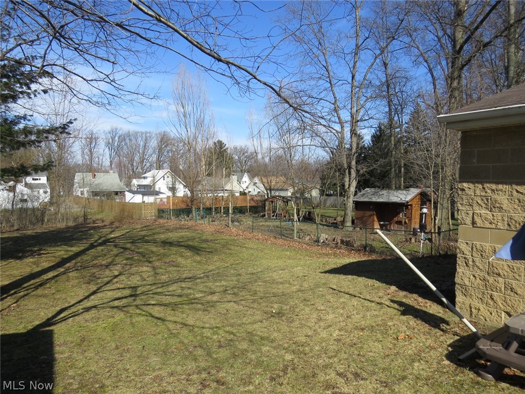 2006 Lorimer Road Cleveland, OH 44134 - Photo 32 of 35