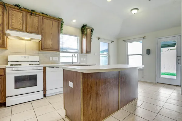 $2,500 | 7605 Waterlilly Lane, Pearland, TX 77581