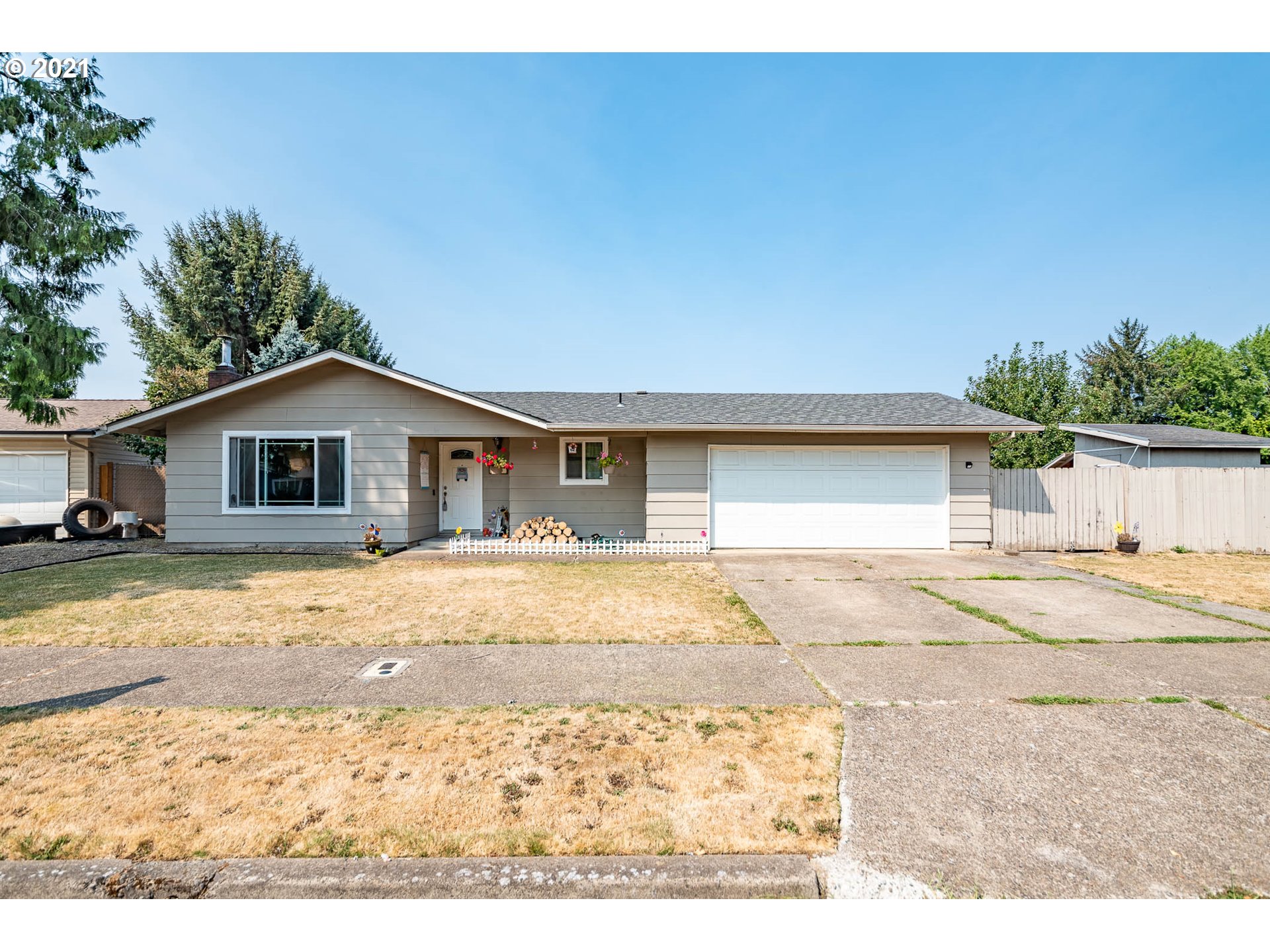 2304 Laurelhurst Drive Eugene, OR 97402 - Photo 1 of 19