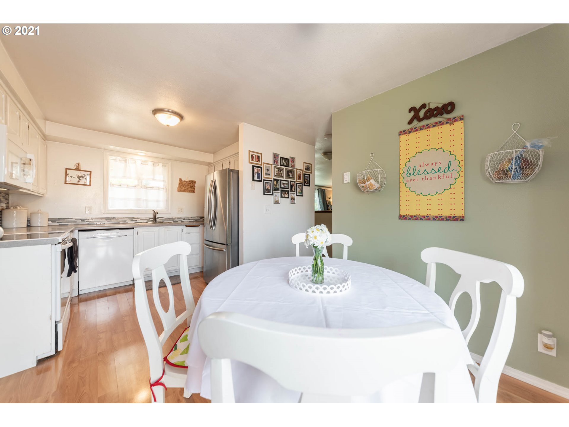 2304 Laurelhurst Drive Eugene, OR 97402 - Photo 11 of 19