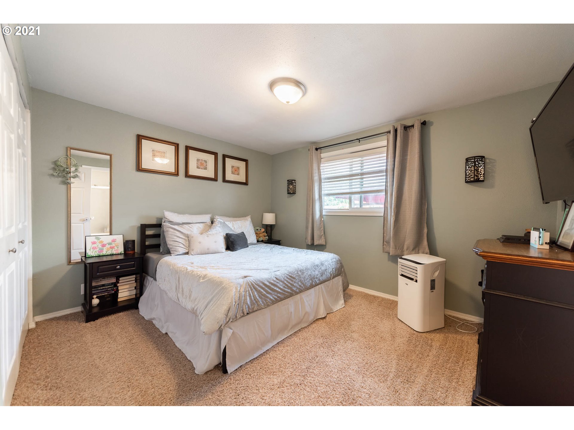 2304 Laurelhurst Drive Eugene, OR 97402 - Photo 12 of 19