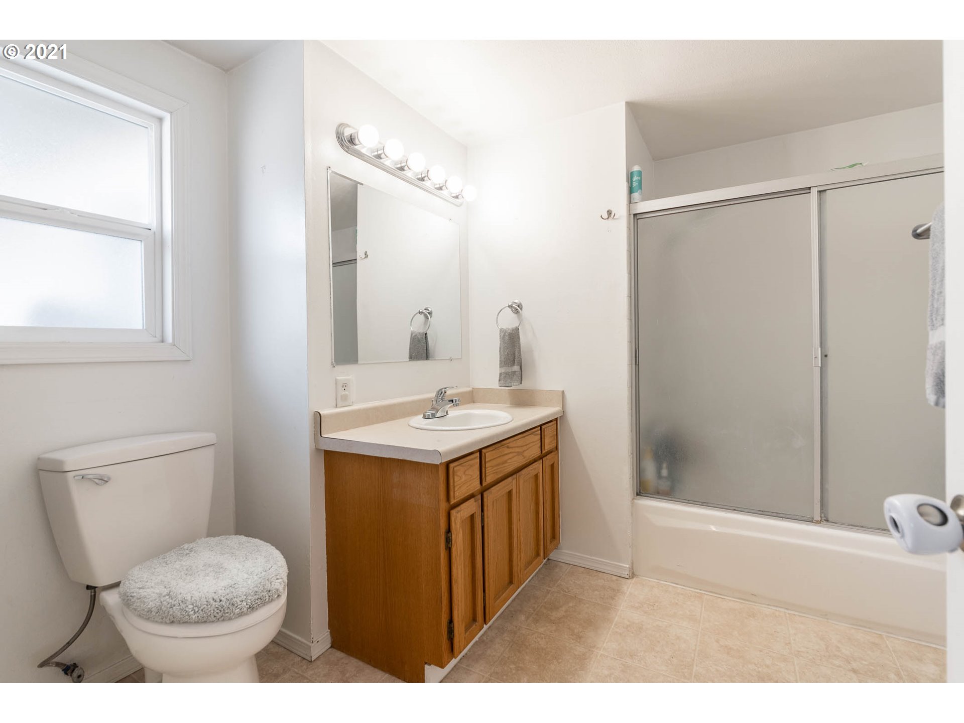 2304 Laurelhurst Drive Eugene, OR 97402 - Photo 15 of 19