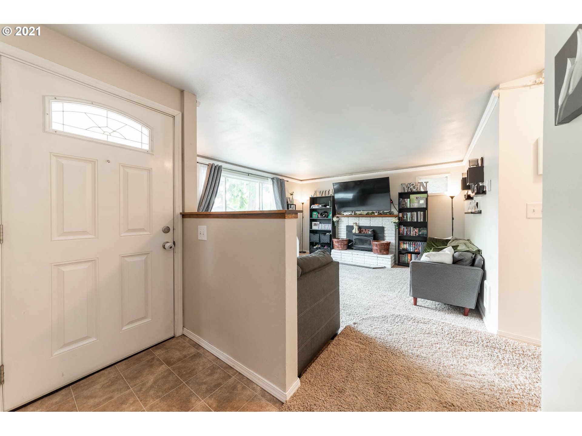 2304 Laurelhurst Drive Eugene, OR 97402 - Photo 4 of 19