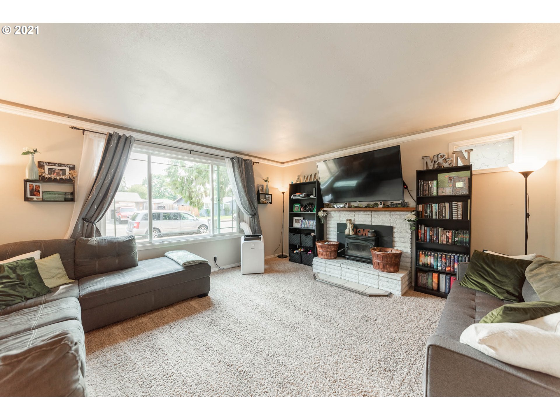 2304 Laurelhurst Drive Eugene, OR 97402 - Photo 5 of 19