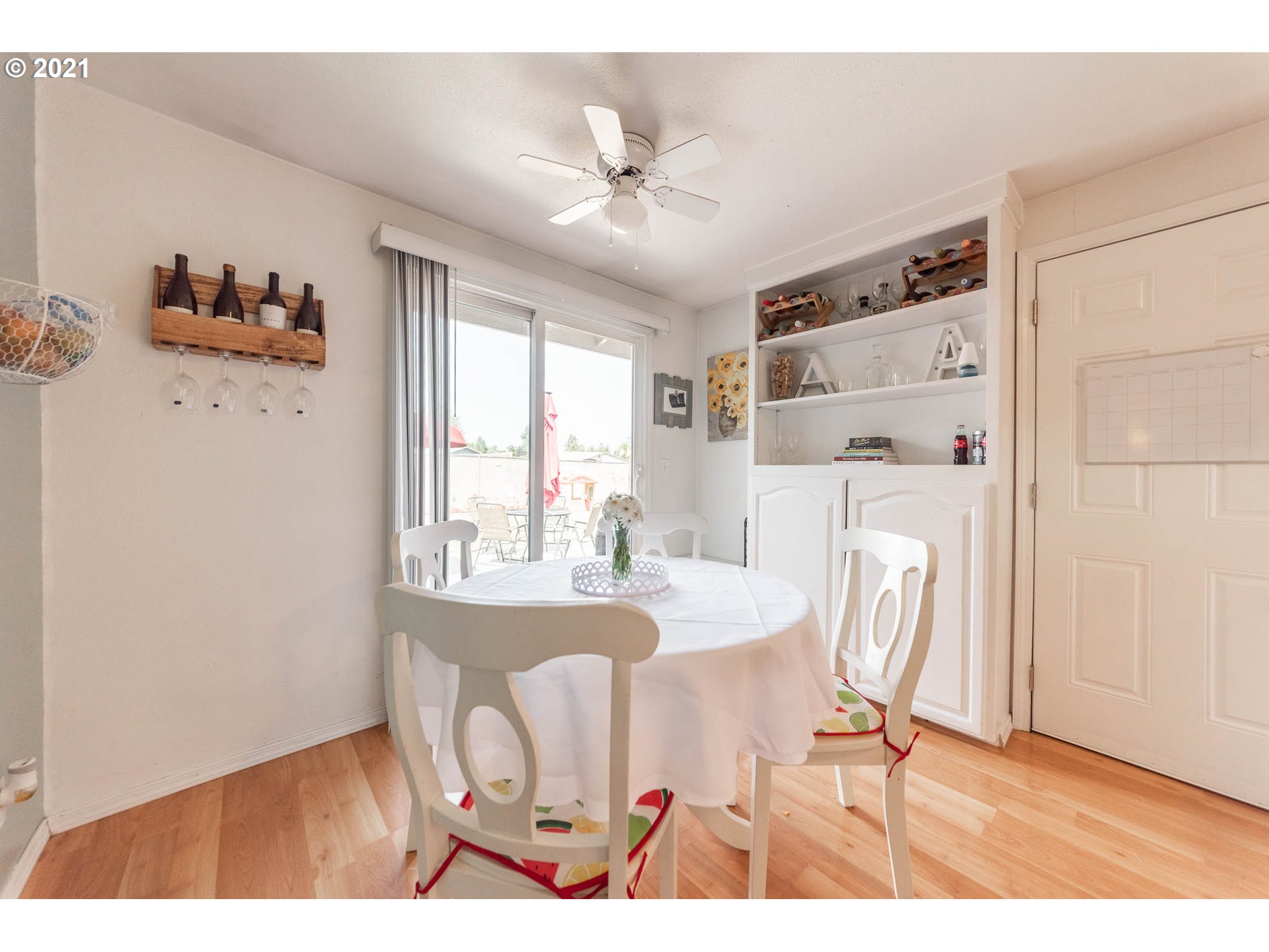 2304 Laurelhurst Drive Eugene, OR 97402 - Photo 10 of 19