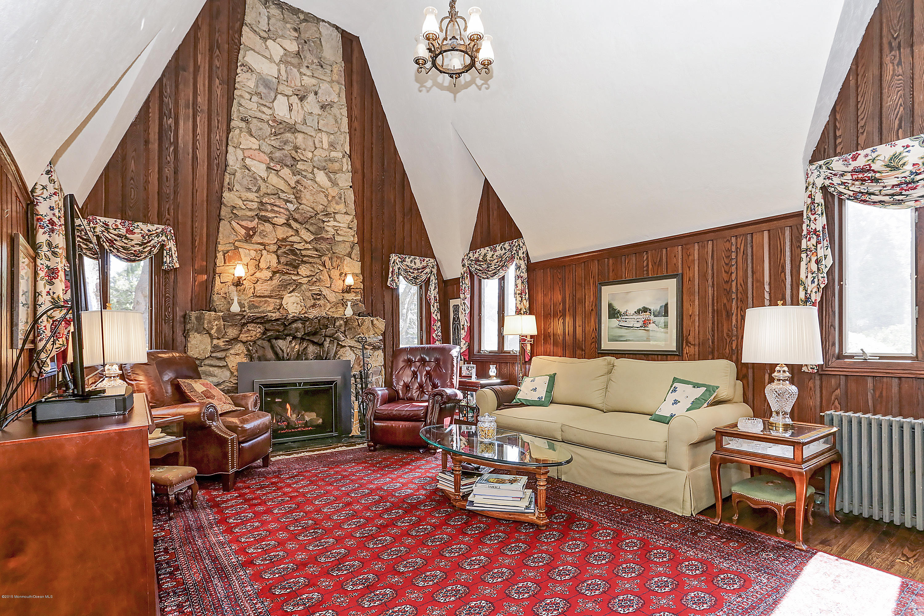 605_locust_rd_MLS_HID991899_ROOMlivingro