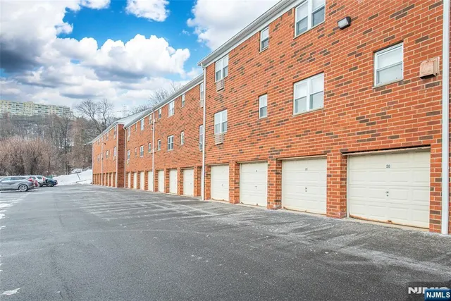 $2,400 | 2467 State Route 10, Unit 315A, Morris Plains, NJ 07950