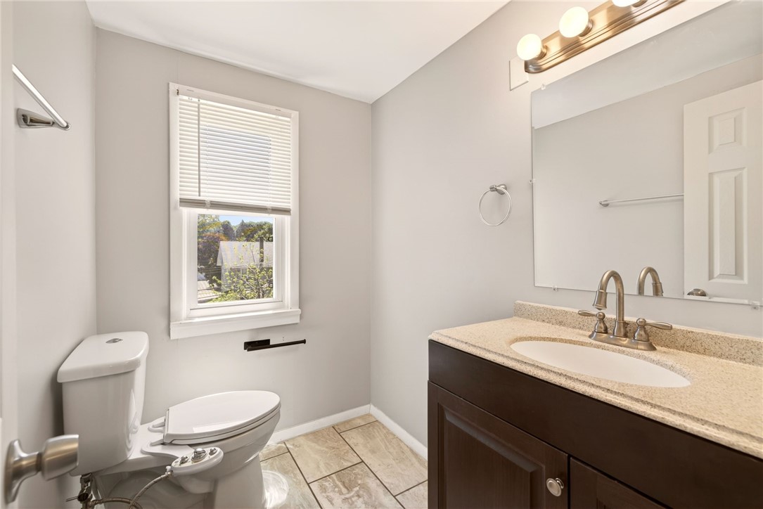 129 Wyndham Road Rochester, NY 14612 - Photo 17 of 31 Second Floor 1/2 Bath