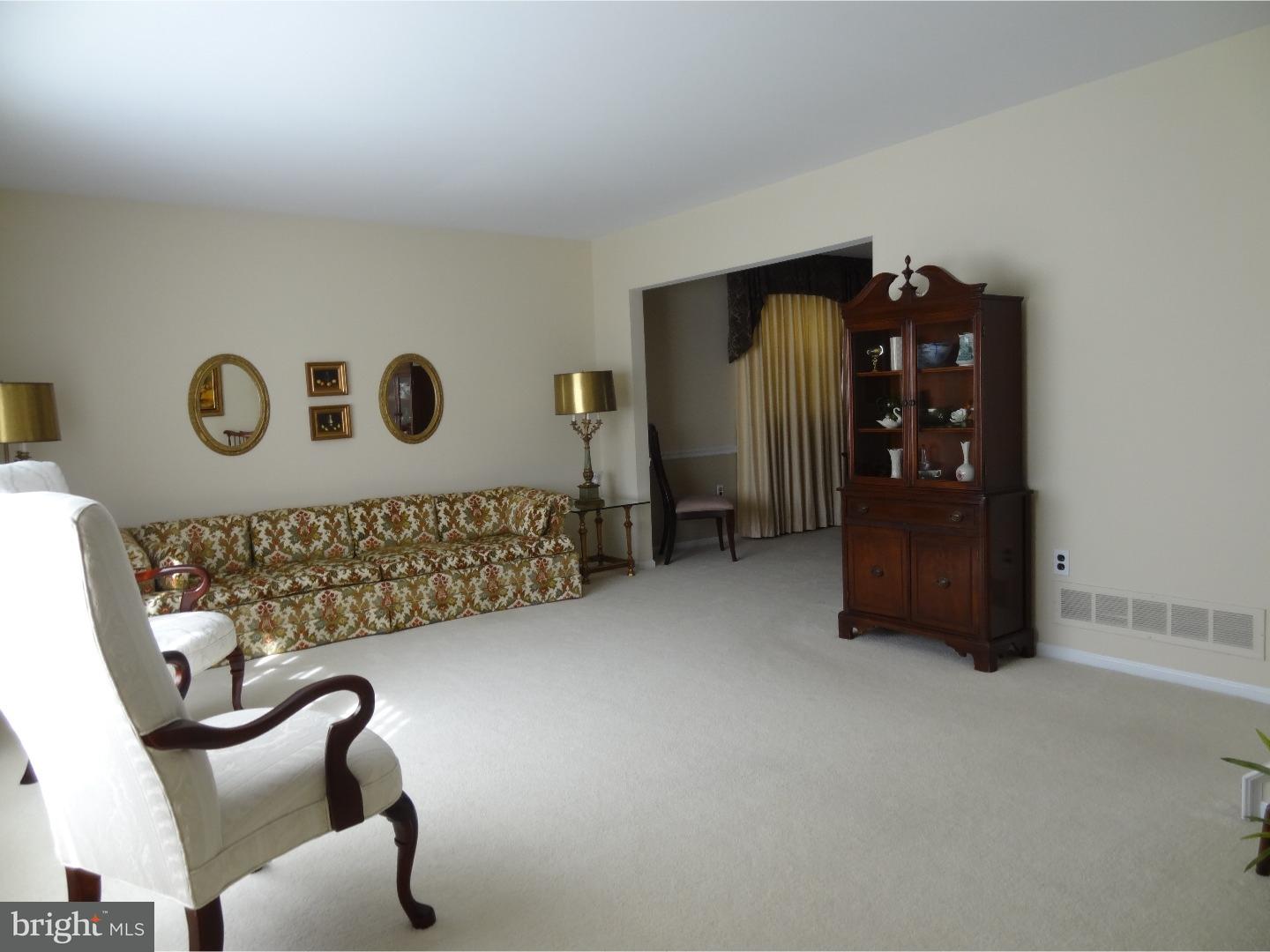 32 Cherokee Road Richboro, PA 18954 - Photo 15 of 25 Living Room
