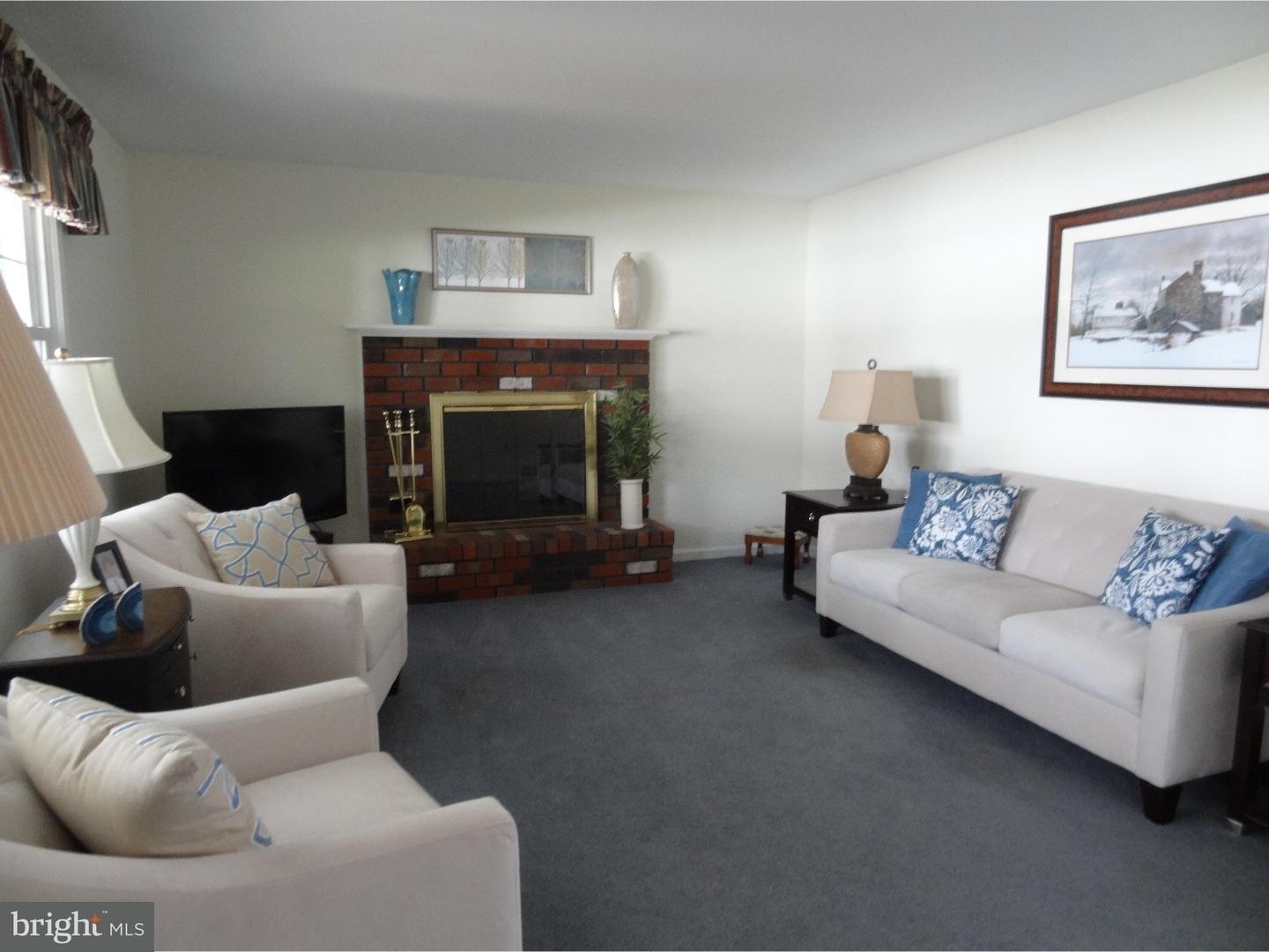 32 Cherokee Road Richboro, PA 18954 - Photo 7 of 25 Family Room