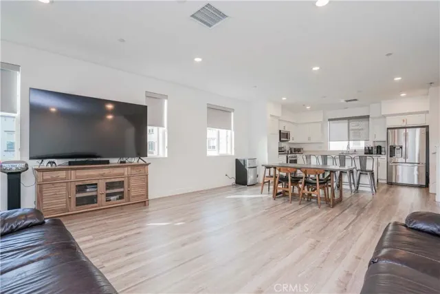 $875,000 | 243 North Magnolia Street, Unit 5, Anaheim, CA 92805