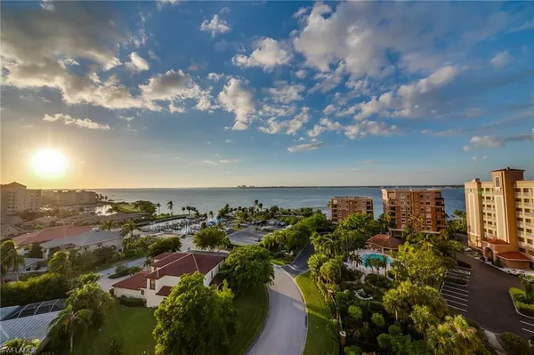 $2,400 | 14819 Laguna Drive, Unit 203, Fort Myers, FL 33908