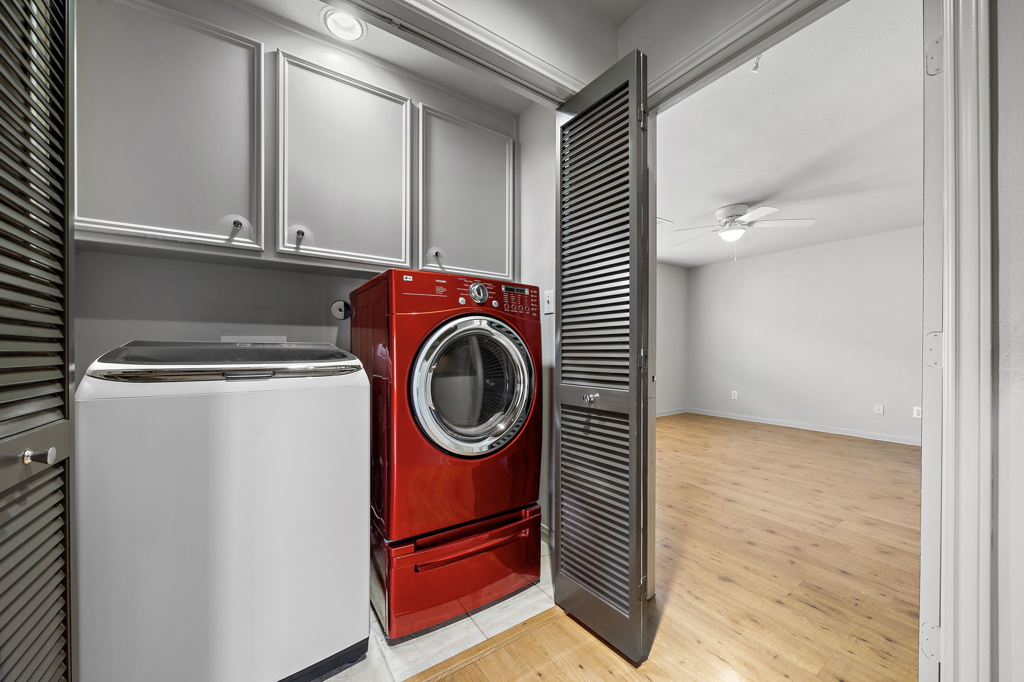 1429 Oneil Street Houston, TX 77019 - Photo 15 of 23 a utility room with dryer and washer