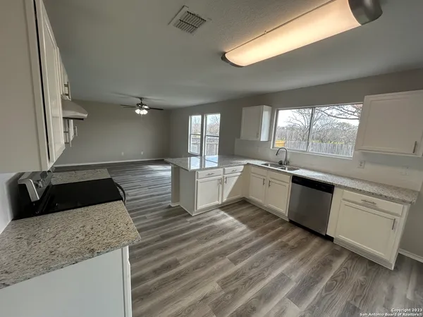 $1,999 | 201 Gatewood Falls, Cibolo, TX 78108