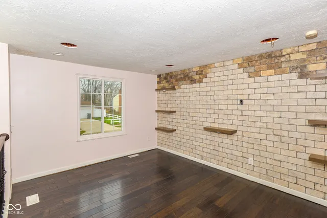 $215,000 | 6911 Littleton Drive, Indianapolis, IN 46221