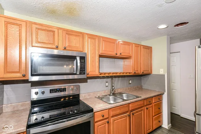 $215,000 | 6911 Littleton Drive, Indianapolis, IN 46221