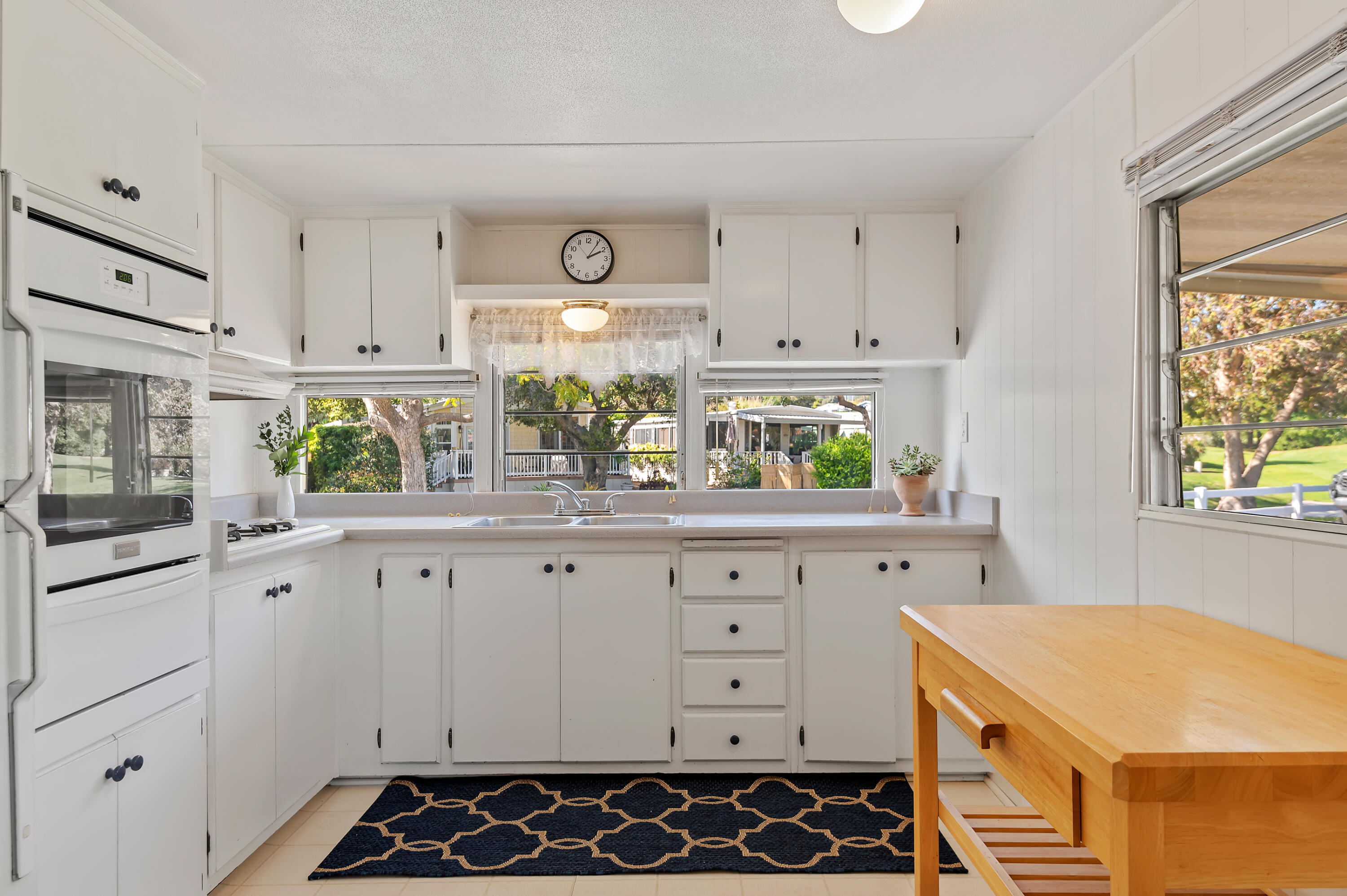 11 - Kitchen