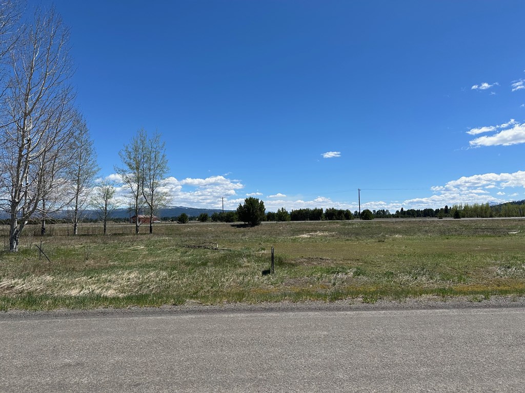 13116 Hawks Bay Road, Unit 9 Donnelly, ID 83615 - Photo 2 of 16