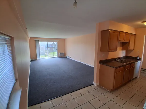 $1,400 | 1845 White Chappel Drive, Unit 2A, Mount Prospect, IL 60056