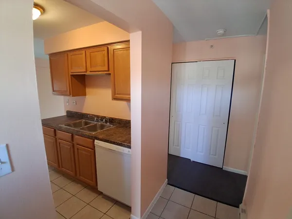 $1,400 | 1845 White Chappel Drive, Unit 2A, Mount Prospect, IL 60056