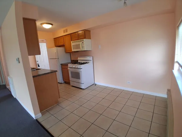 $1,400 | 1845 White Chappel Drive, Unit 2A, Mount Prospect, IL 60056