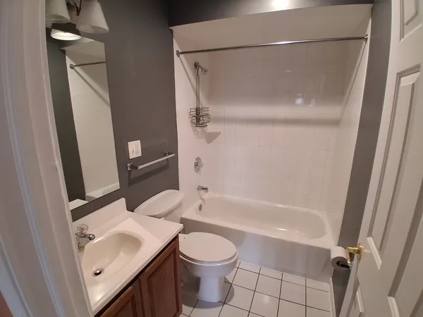 $1,400 | 1845 White Chappel Drive, Unit 2A, Mount Prospect, IL 60056