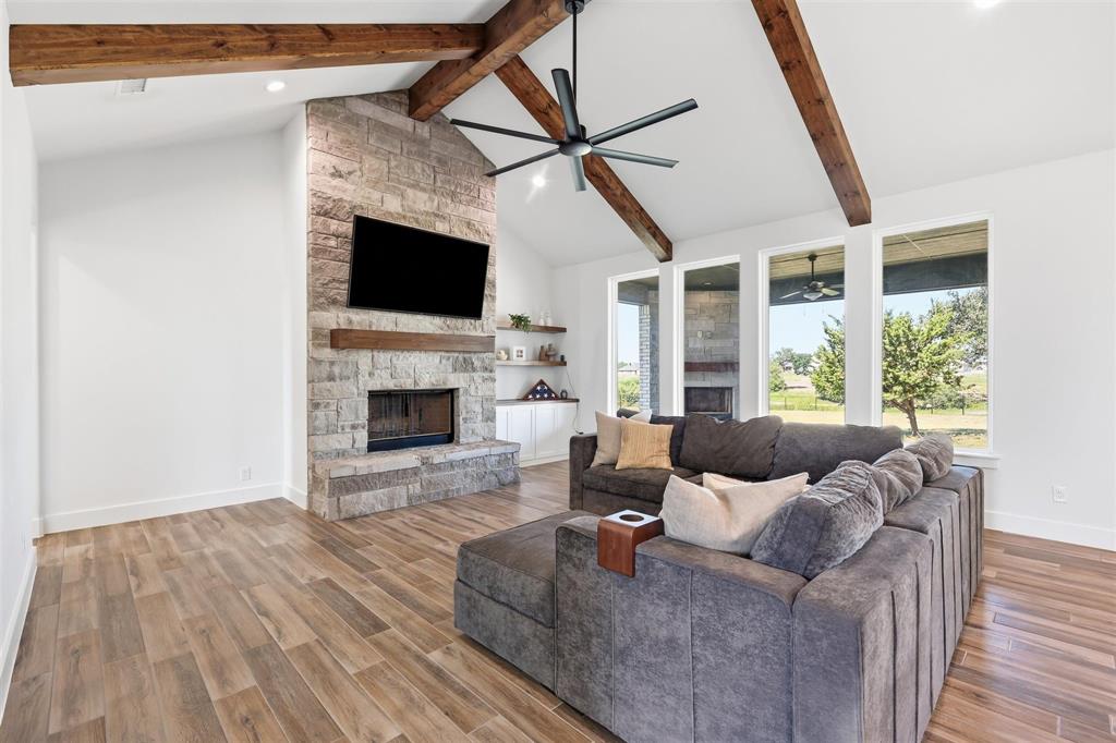 901 Medaris Way Azle, TX 76020 - Photo 7 of 39