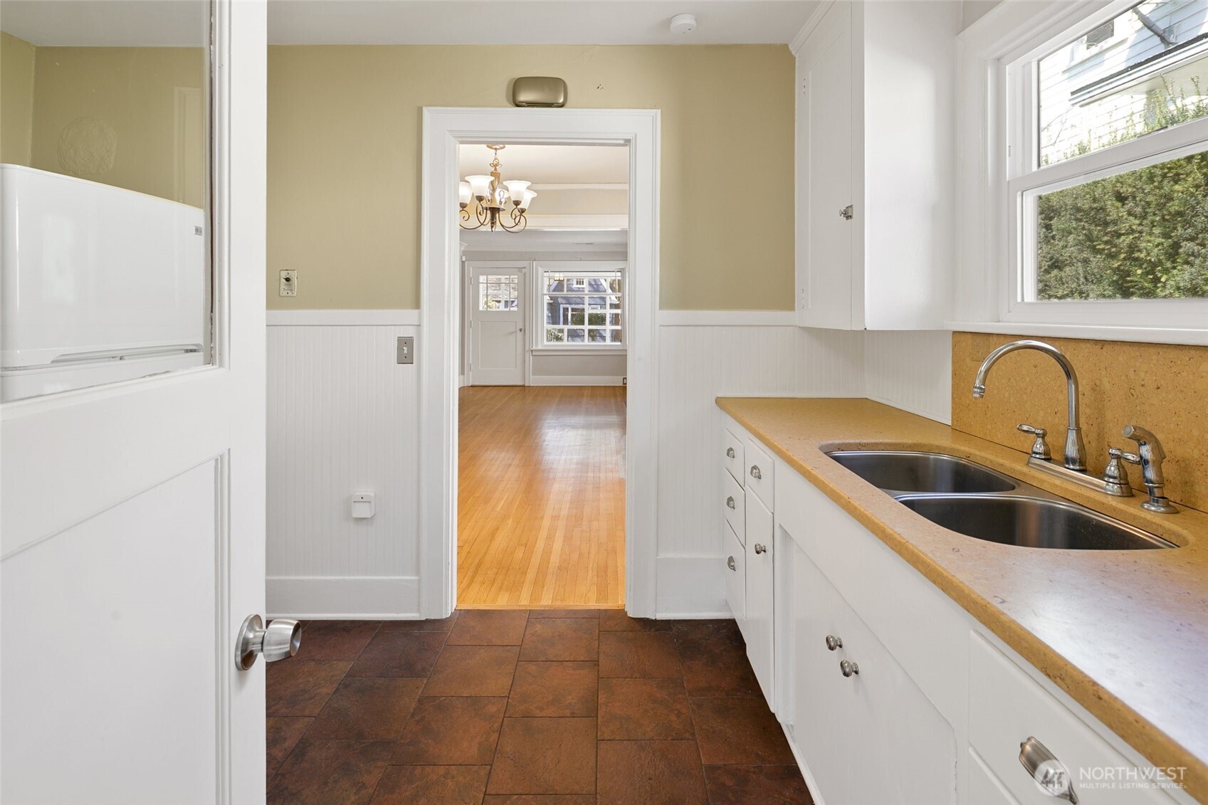 5718 25th Avenue Northeast Seattle, WA 98105 - Photo 20 of 40