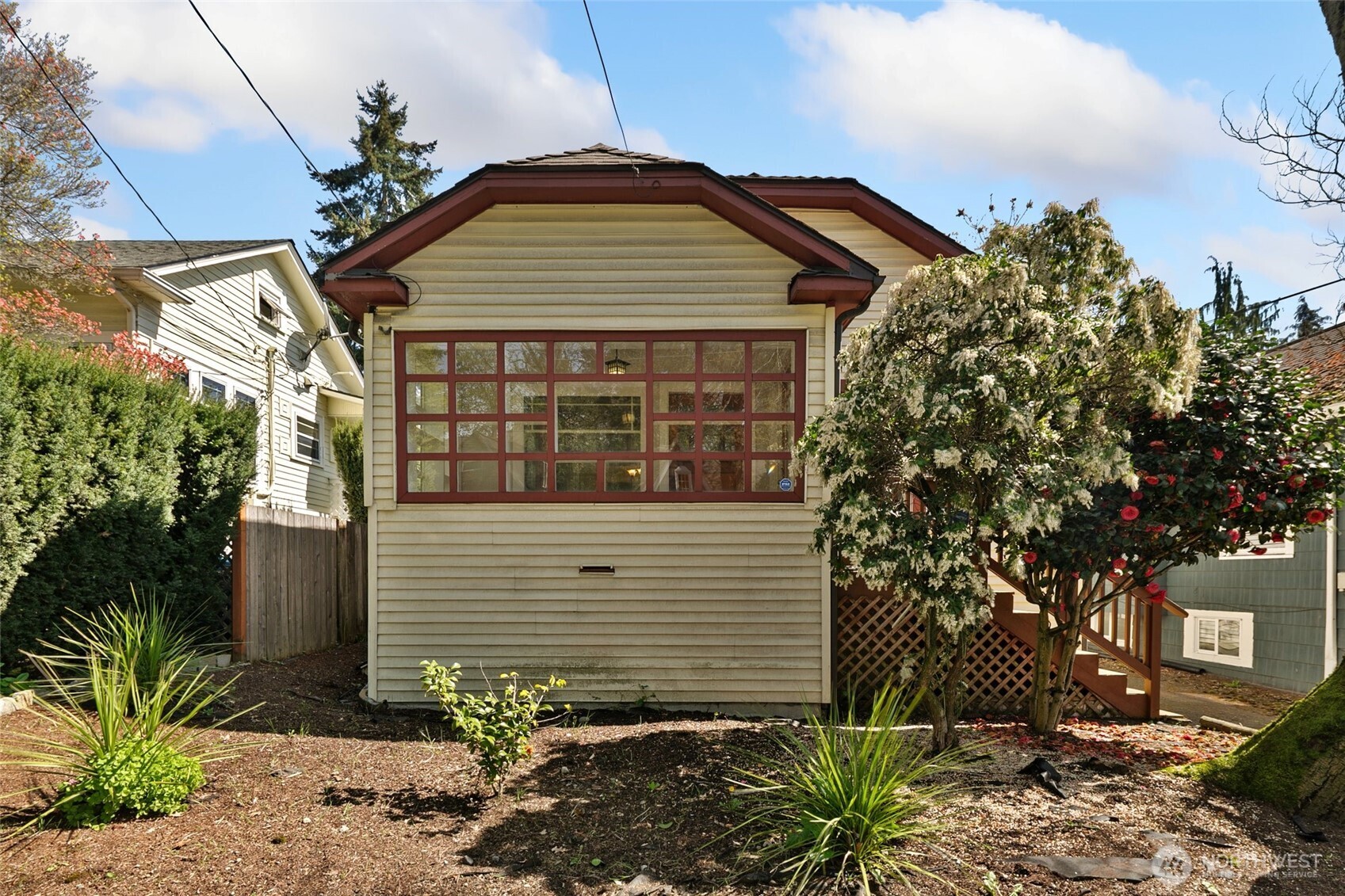 5718 25th Avenue Northeast Seattle, WA 98105 - Photo 2 of 40