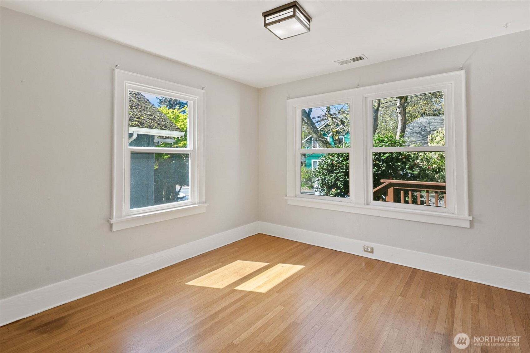 5718 25th Avenue Northeast Seattle, WA 98105 - Photo 27 of 40