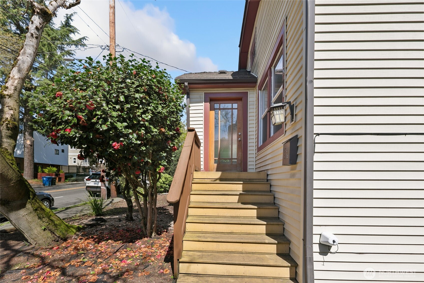 5718 25th Avenue Northeast Seattle, WA 98105 - Photo 4 of 40